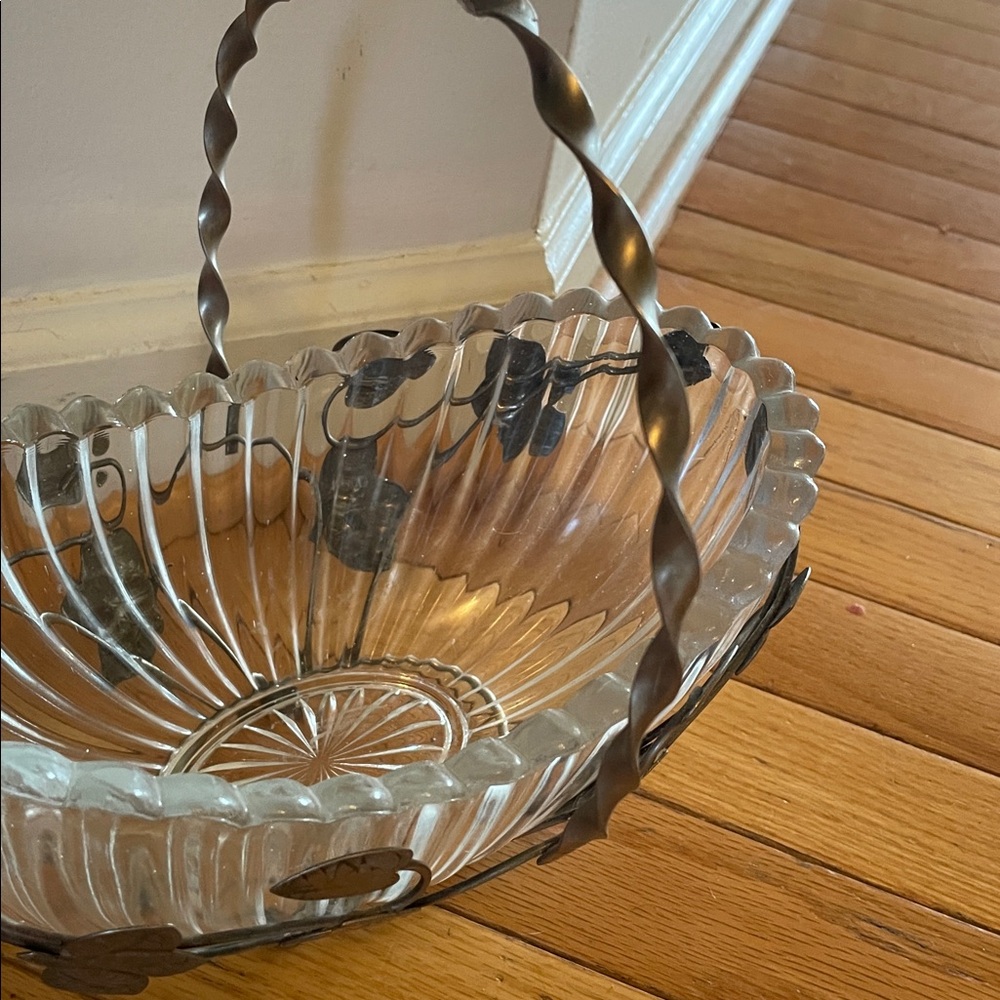 vintage mcm 1950s beautiful Glass 
bowl & Twisted Metal Handle and leaf Accents - Picture 4 of 4